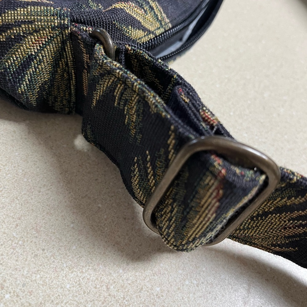 Ameribag Floral Tapestry Sling Bag healthy back bag - Picture 6 of 7